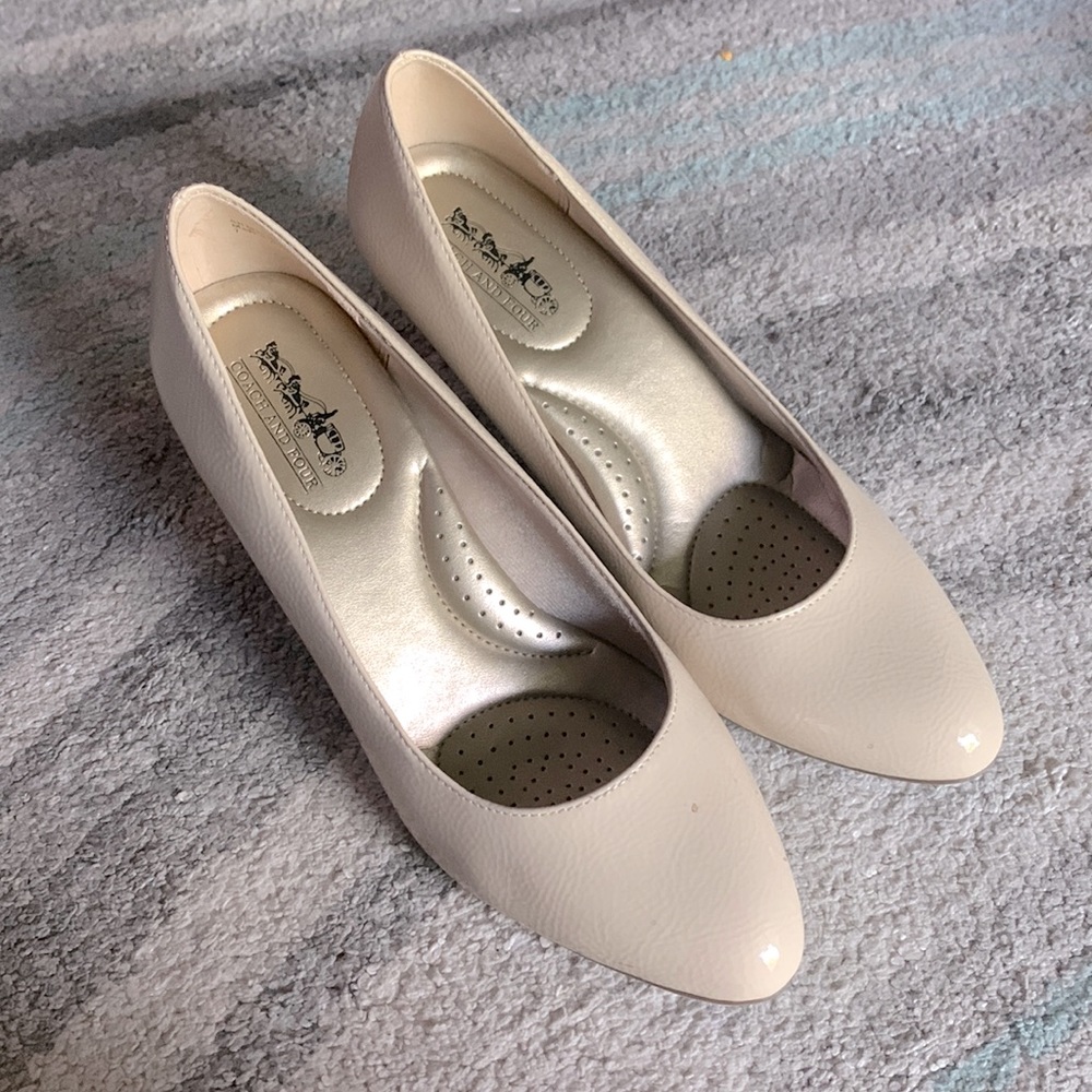 Coach and Four heels. Good condition. Comes from a smoke free, pet free home!